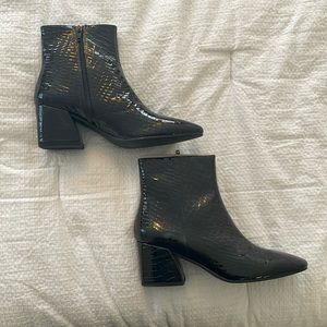 NWOB Black patent leather faux croc booties